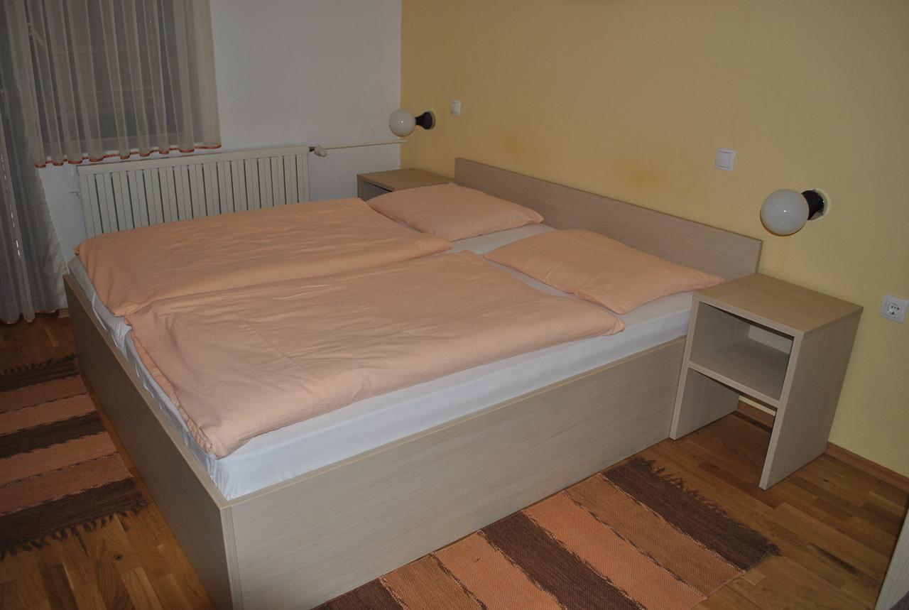 Pri Vidrgarju Hotel Vace Szoba fotó