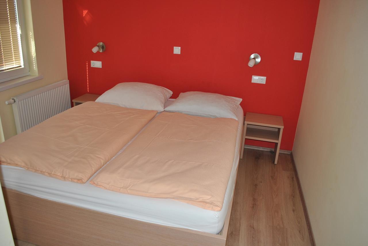 Pri Vidrgarju Hotel Vace Szoba fotó